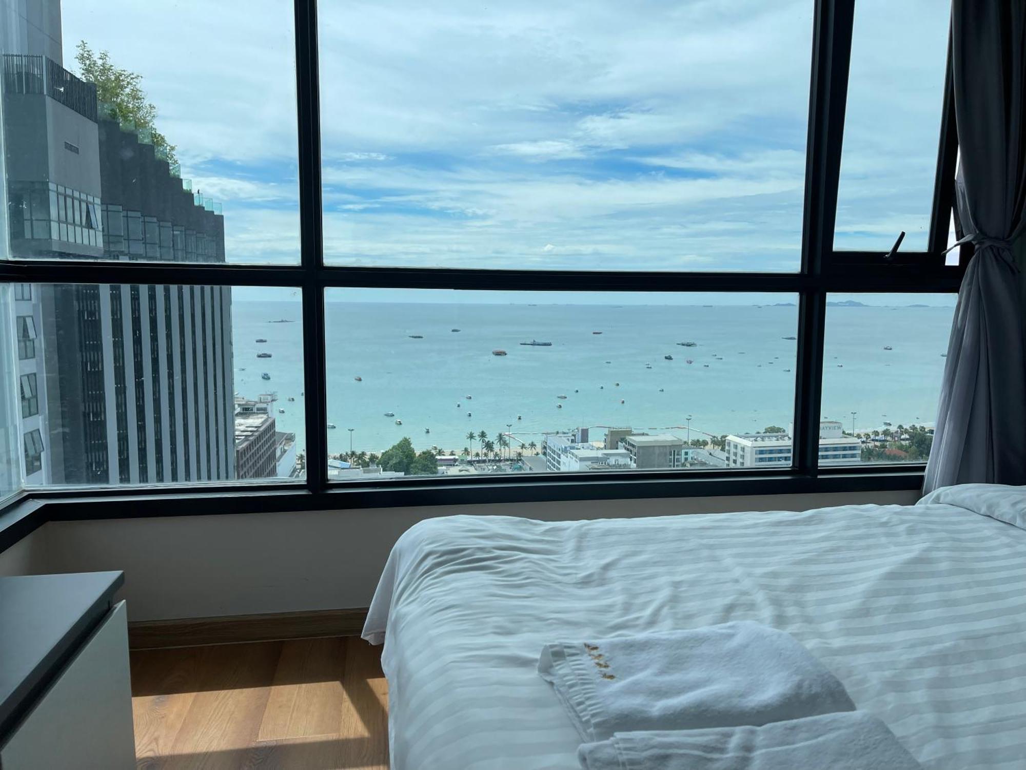 Appartement The Base Pattaya By Feng Extérieur photo